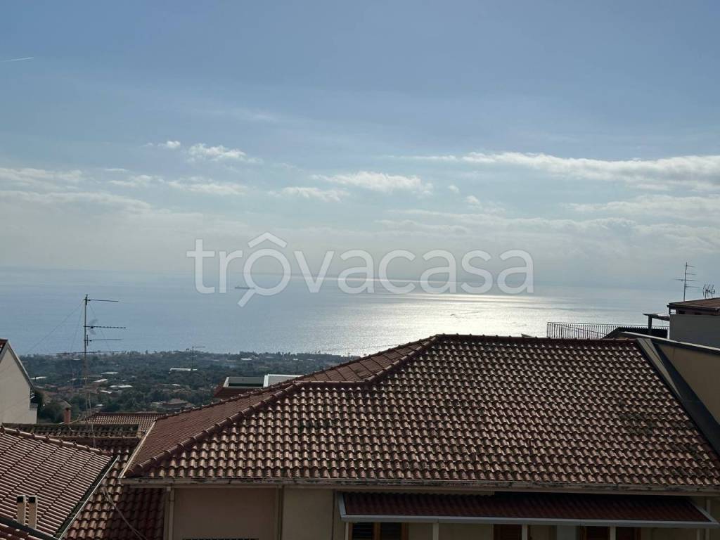 appartamento in vendita ad Aci Castello in zona Ficarazzi