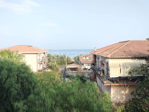 appartamento in vendita ad Aci Castello