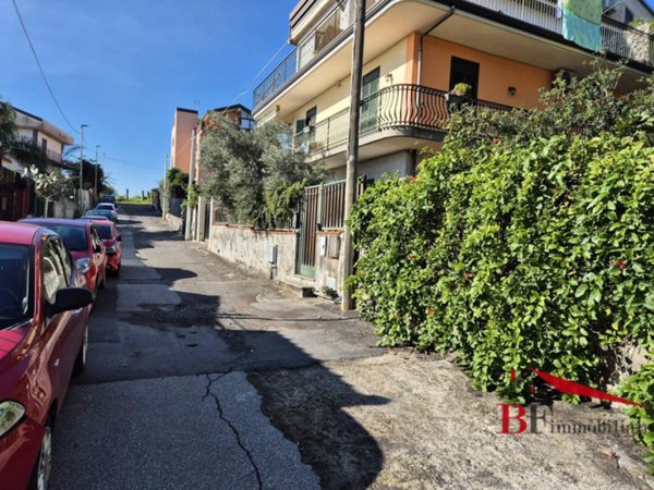 villa in vendita ad Aci Castello in zona Ficarazzi