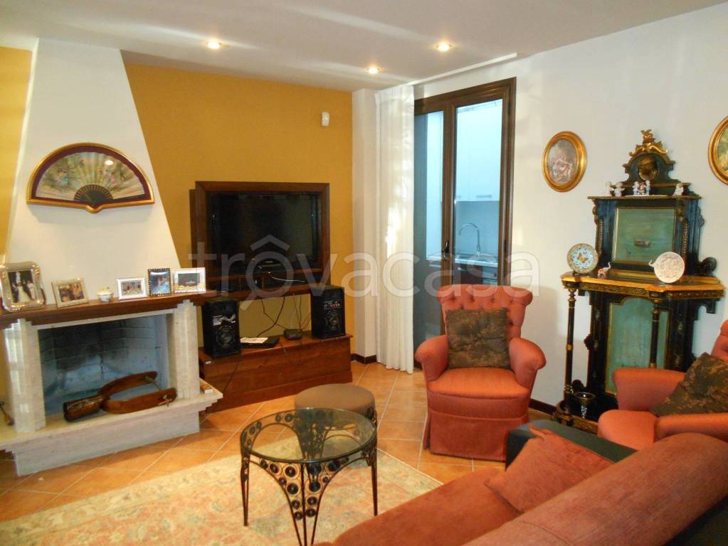 casa indipendente in vendita ad Aci Castello