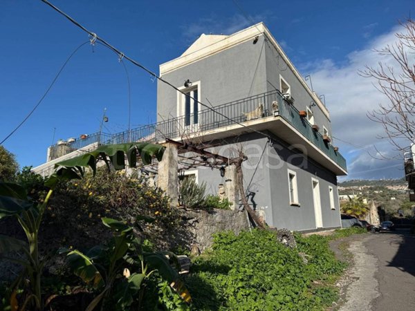 casa indipendente in vendita ad Aci Castello in zona Cannizzaro