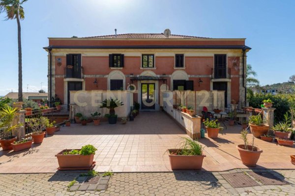 appartamento in vendita ad Aci Castello