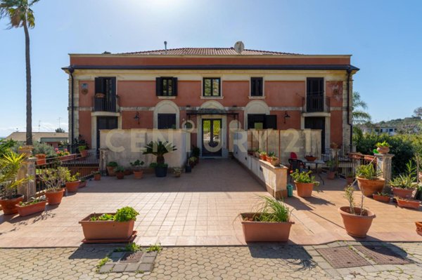 appartamento in vendita ad Aci Castello