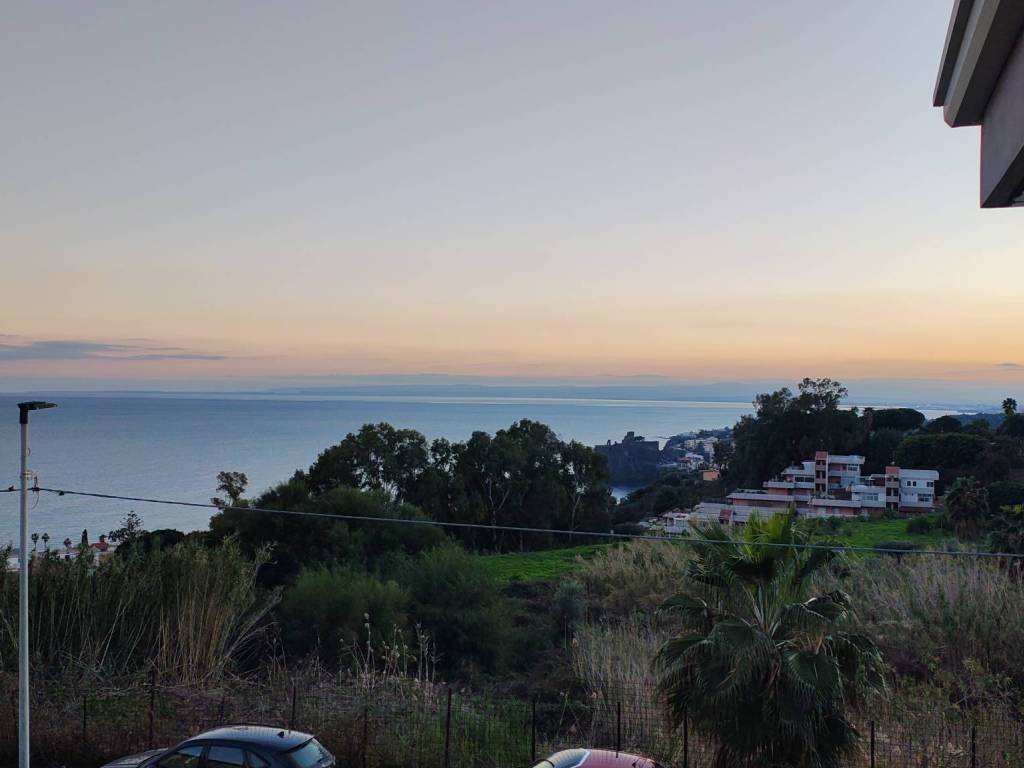casa indipendente in vendita ad Aci Castello