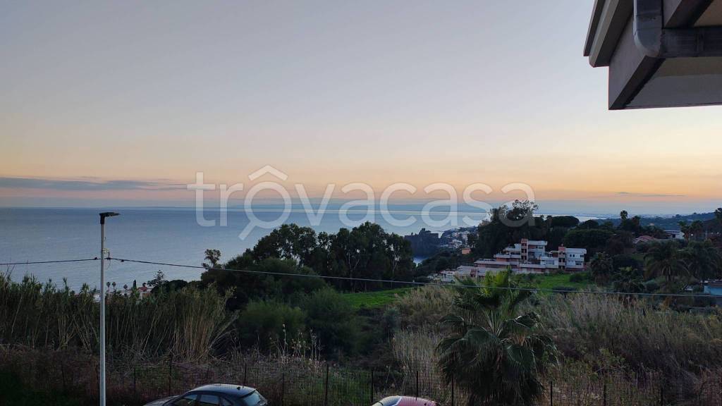 casa indipendente in vendita ad Aci Castello