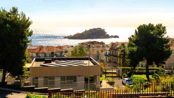 appartamento in vendita ad Aci Castello in zona Aci Trezza