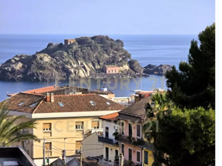 appartamento in vendita ad Aci Castello in zona Aci Trezza