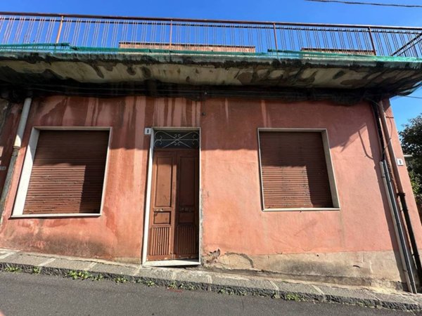 casa indipendente in vendita ad Aci Castello in zona Ficarazzi