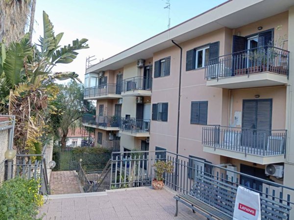 appartamento in vendita ad Aci Castello