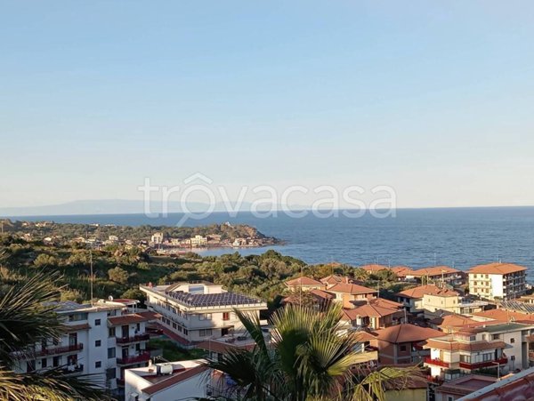 appartamento in vendita ad Aci Castello