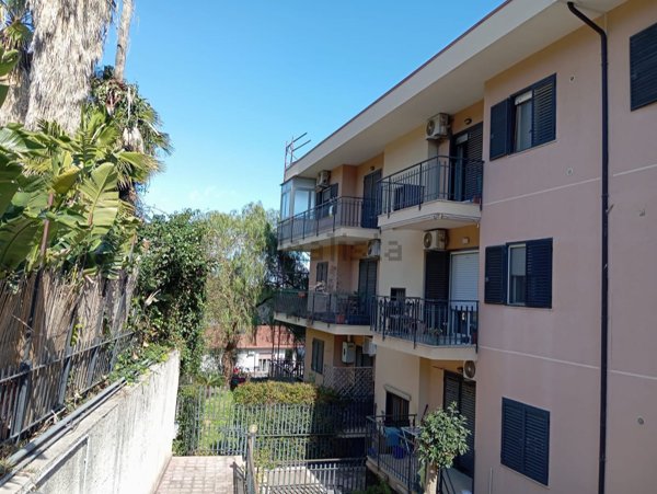 appartamento in vendita ad Aci Castello