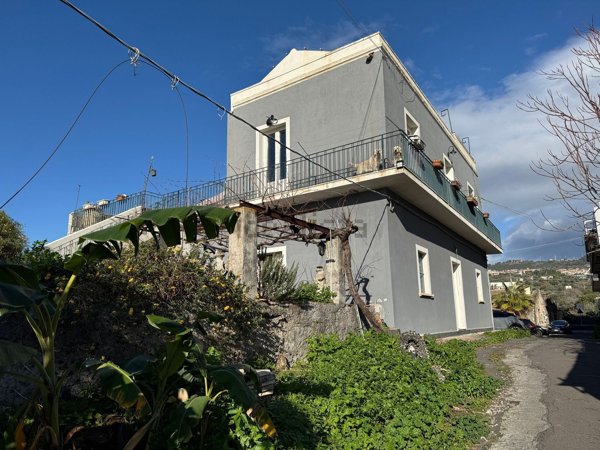 casa indipendente in vendita ad Aci Castello in zona Cannizzaro