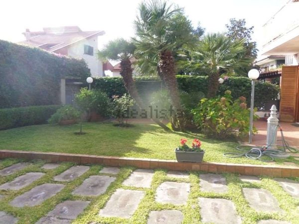 casa indipendente in vendita ad Aci Castello in zona Ficarazzi