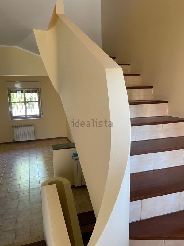 casa indipendente in vendita ad Aci Castello in zona Ficarazzi