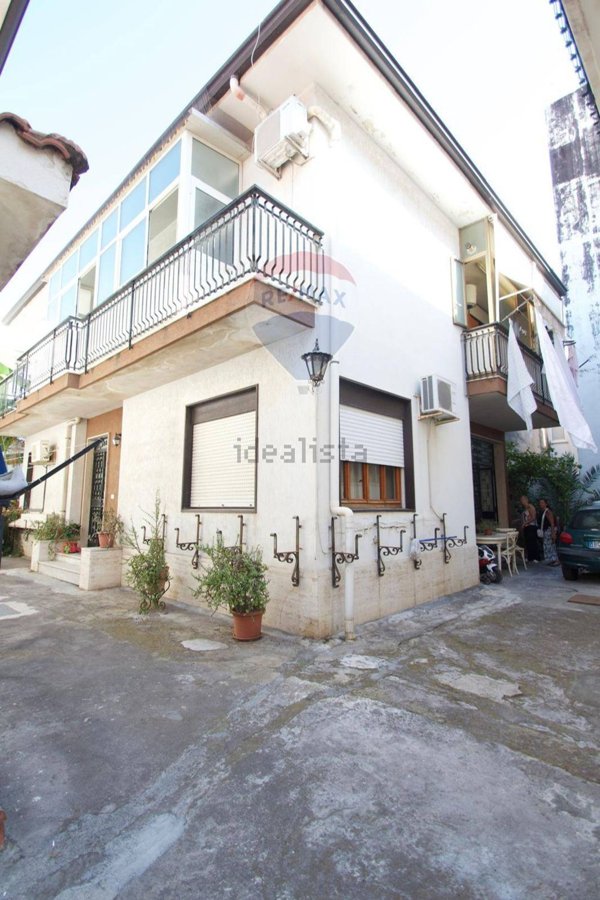 casa indipendente in vendita ad Aci Castello