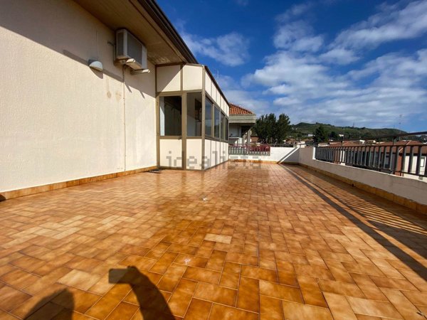 appartamento in vendita ad Aci Castello