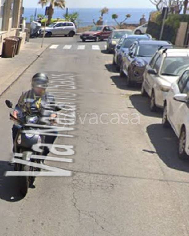 appartamento in vendita ad Aci Castello