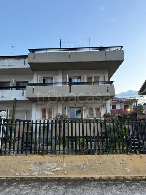 casa indipendente in vendita ad Aci Castello