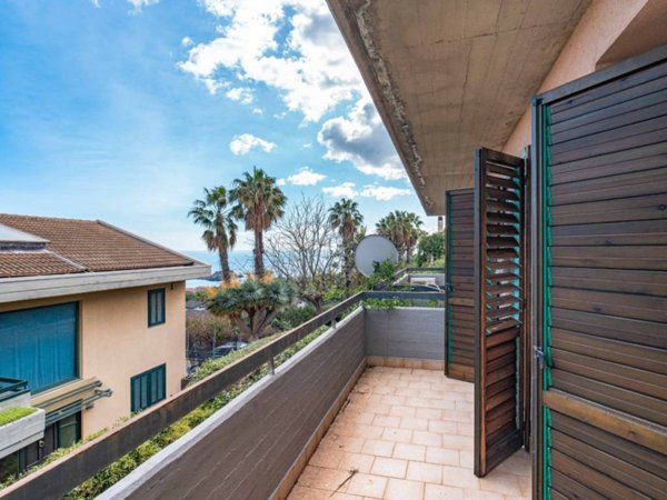 casa indipendente in vendita ad Aci Castello