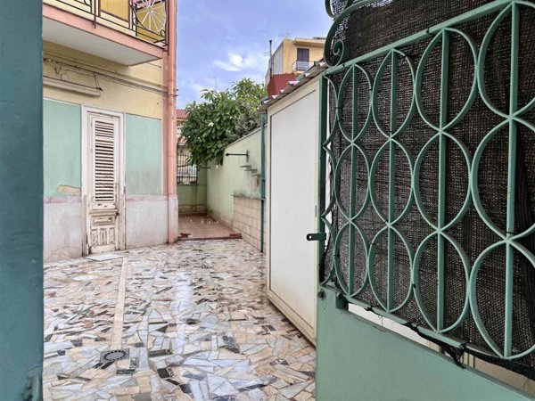 appartamento in vendita ad Aci Castello in zona Ficarazzi