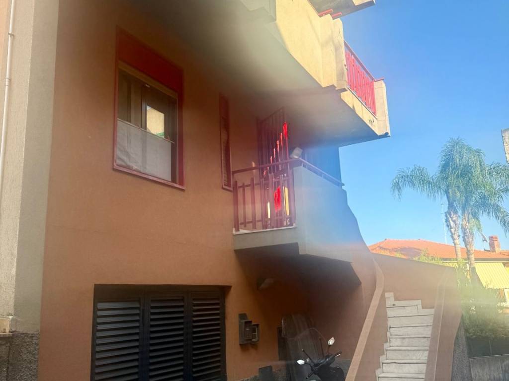casa indipendente in vendita ad Aci Castello