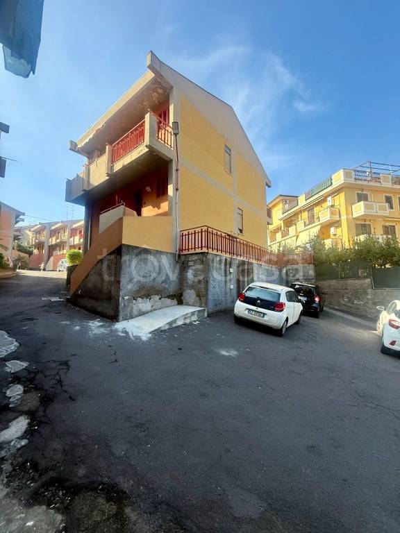 casa indipendente in vendita ad Aci Castello