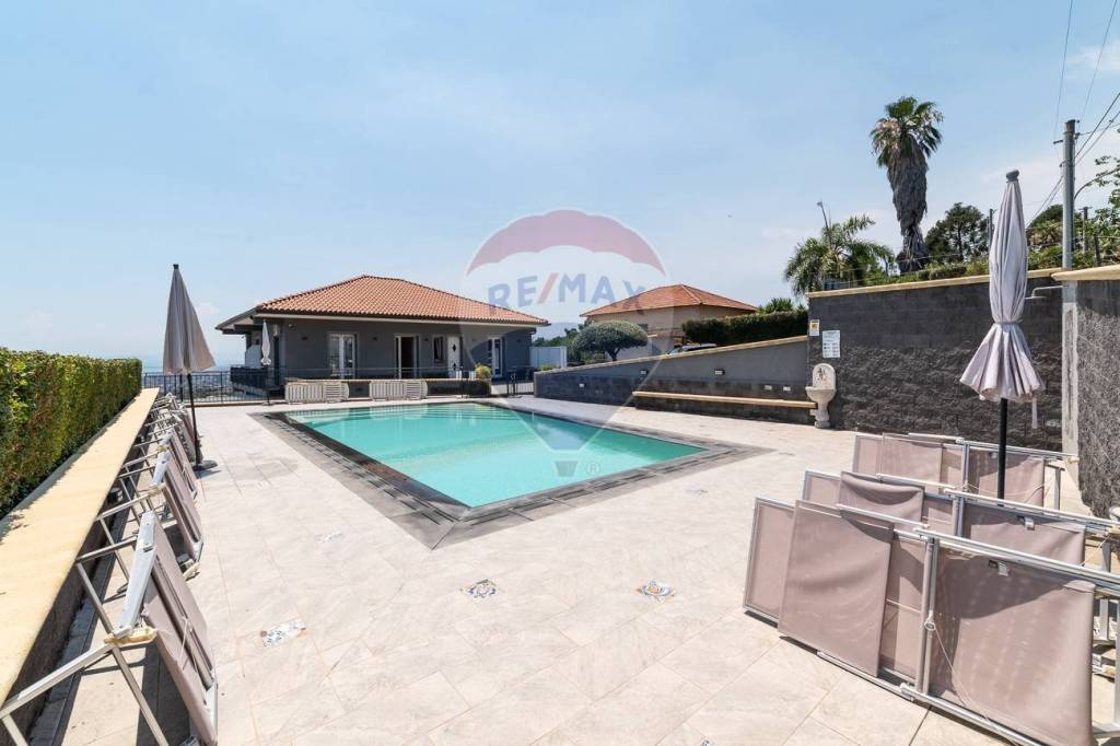 casa indipendente in vendita ad Aci Castello in zona Ficarazzi