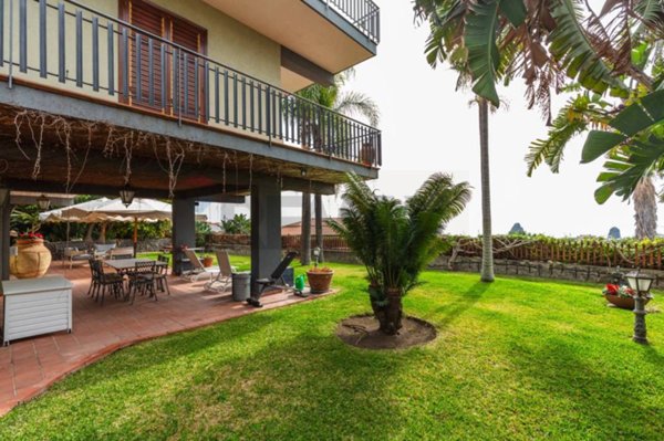 casa indipendente in vendita ad Aci Castello