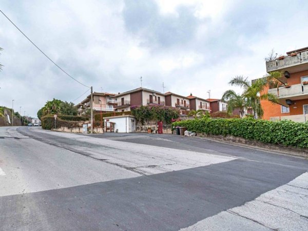 appartamento in vendita ad Aci Castello