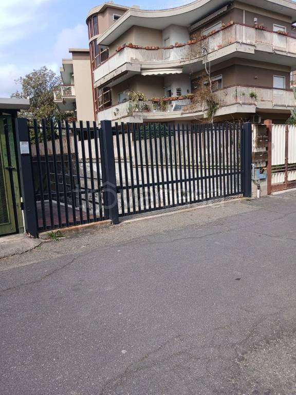 appartamento in vendita ad Aci Castello