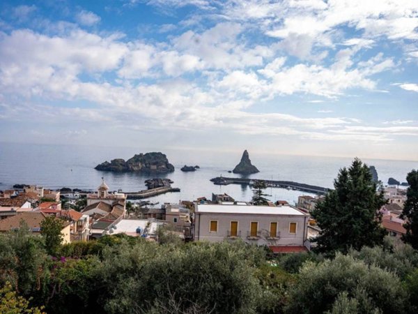 appartamento in vendita ad Aci Castello