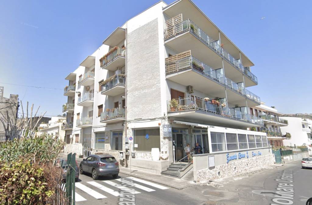 appartamento in vendita ad Aci Castello