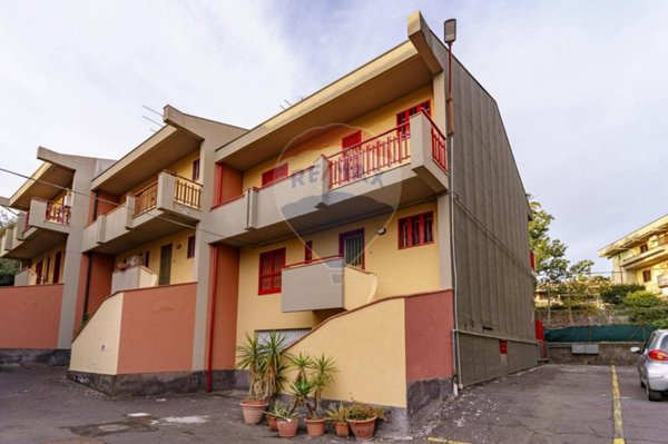 casa indipendente in vendita ad Aci Castello in zona Ficarazzi