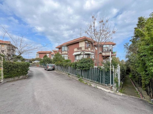 appartamento in vendita ad Aci Castello