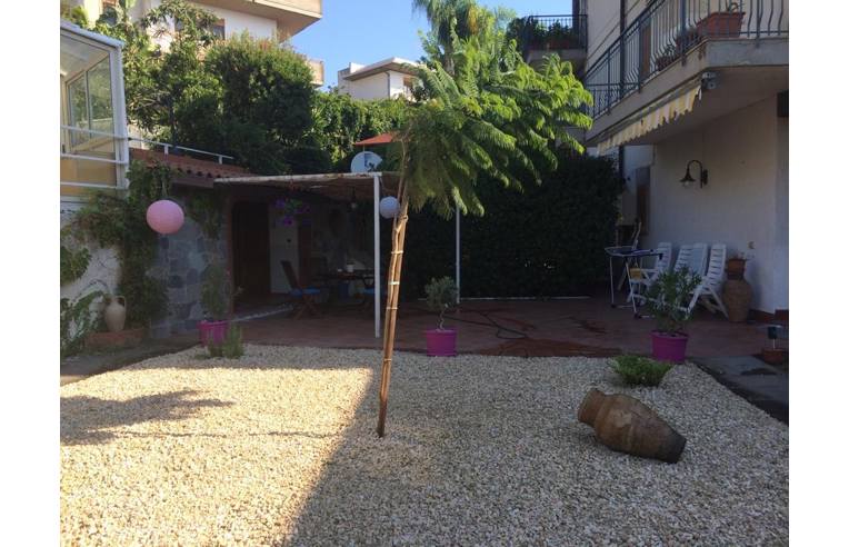 appartamento in vendita ad Aci Castello