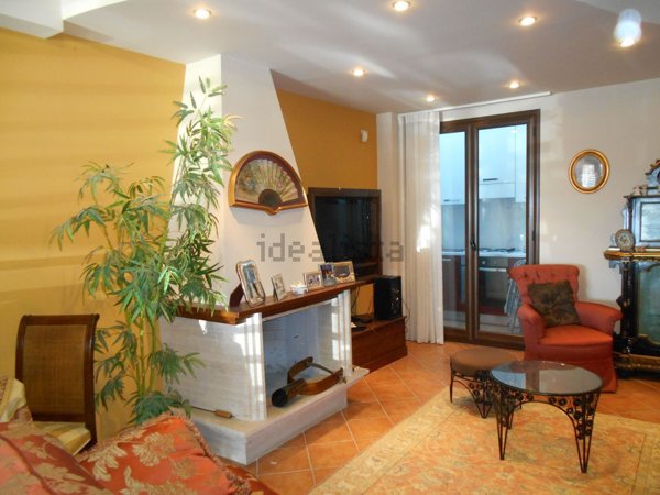 casa indipendente in vendita ad Aci Castello