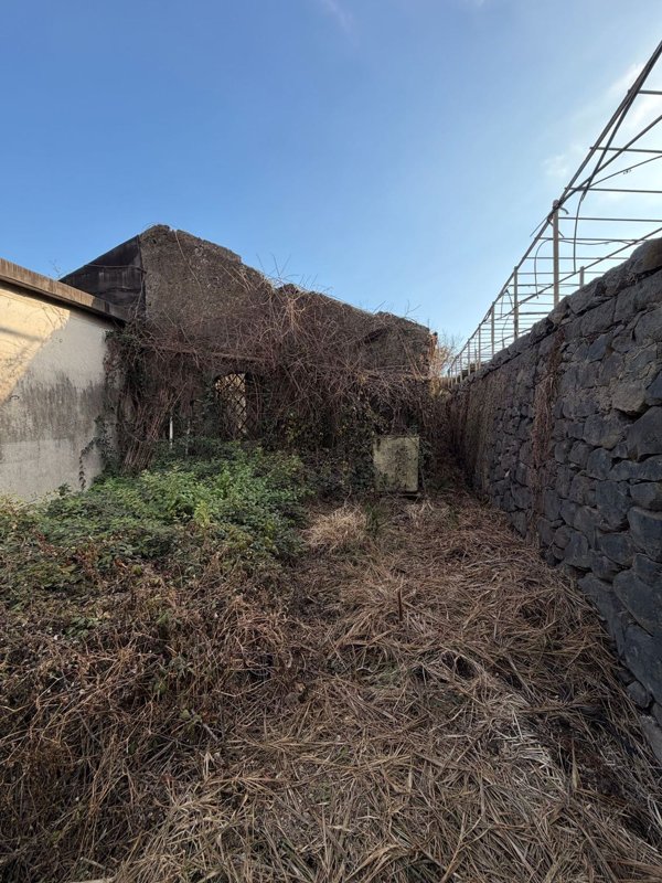 casa indipendente in vendita ad Aci Castello