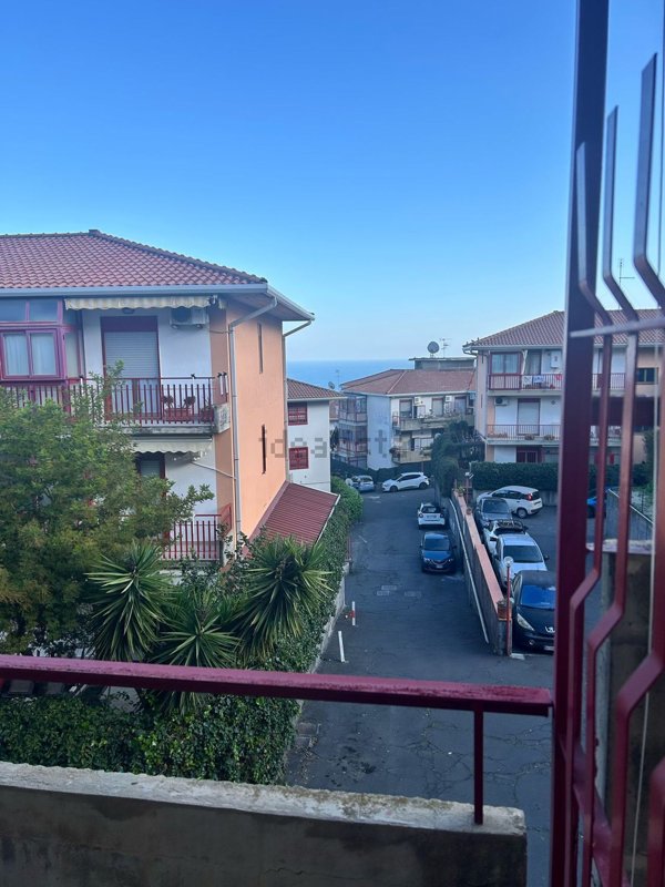 appartamento in vendita ad Aci Castello in zona Ficarazzi