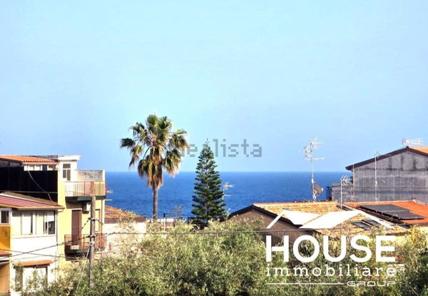 appartamento in vendita ad Aci Castello in zona Aci Trezza