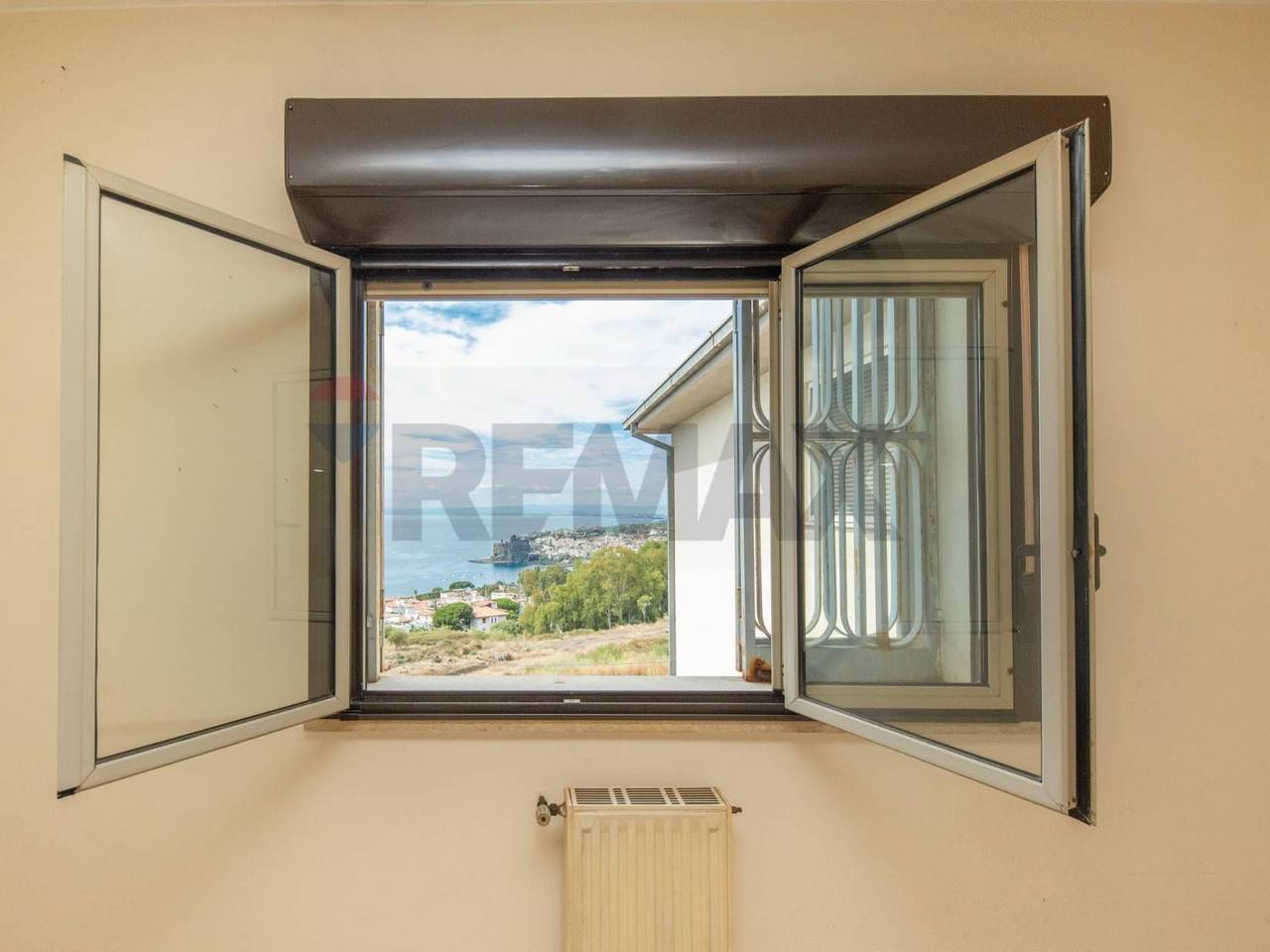 appartamento in vendita ad Aci Castello