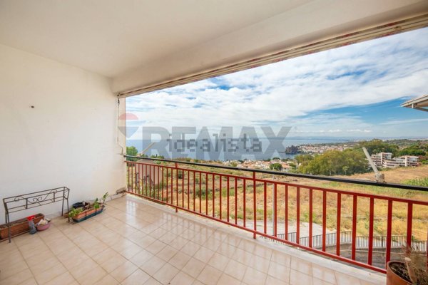 appartamento in vendita ad Aci Castello