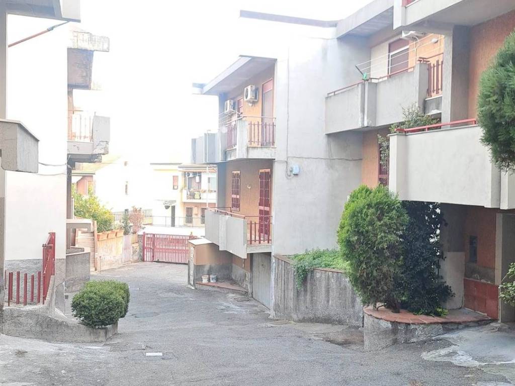 appartamento in vendita ad Aci Castello in zona Ficarazzi