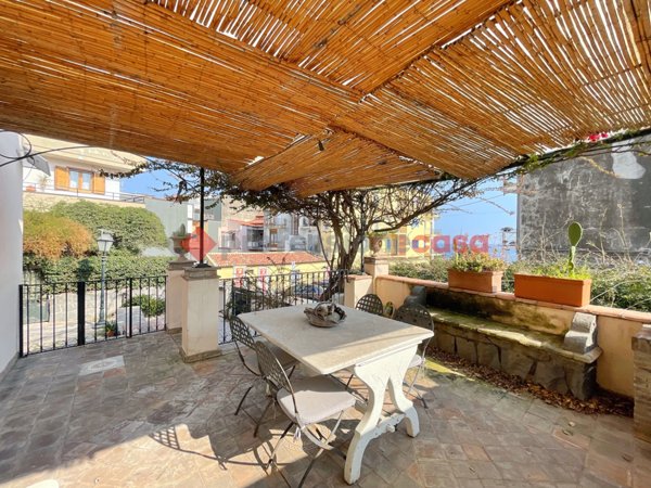 appartamento in vendita ad Aci Castello in zona Aci Trezza