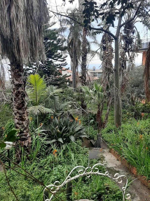 villa in vendita ad Aci Castello in zona Ficarazzi