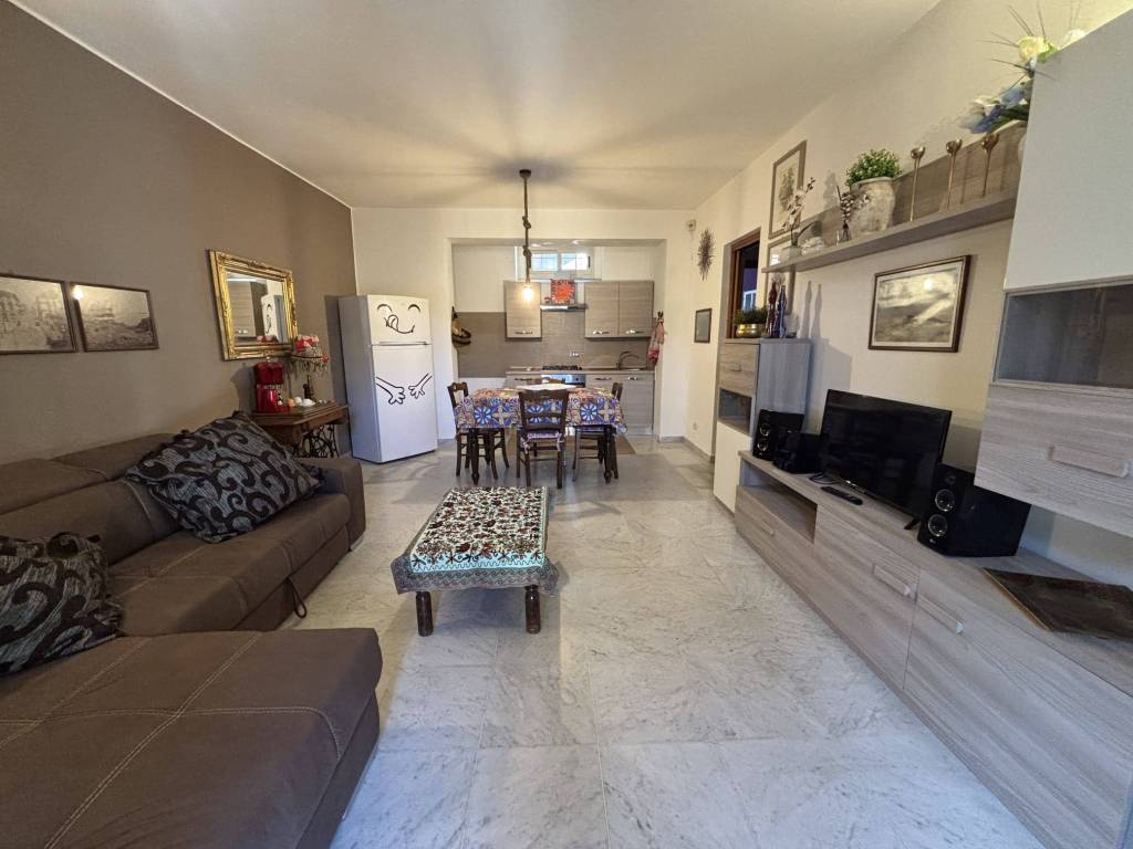 appartamento in vendita ad Aci Castello