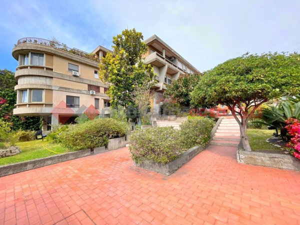 appartamento in vendita ad Aci Castello