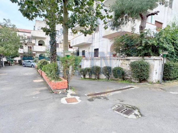 appartamento in vendita ad Aci Castello