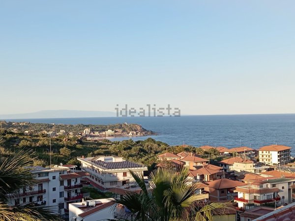 appartamento in vendita ad Aci Castello