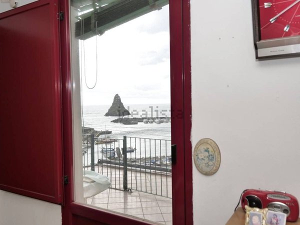 appartamento in vendita ad Aci Castello