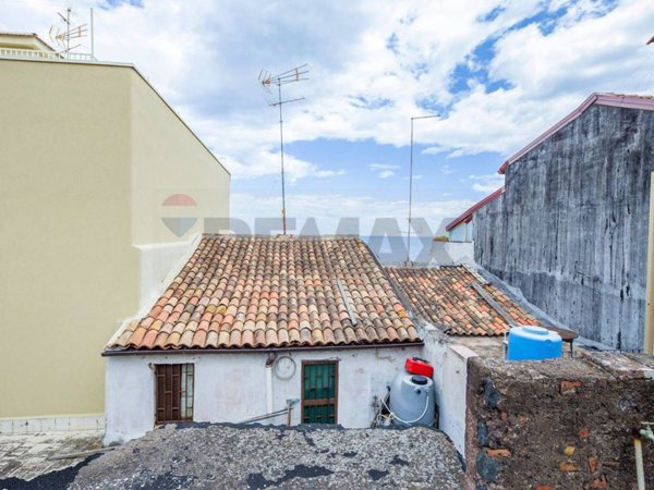 casa indipendente in vendita ad Aci Castello